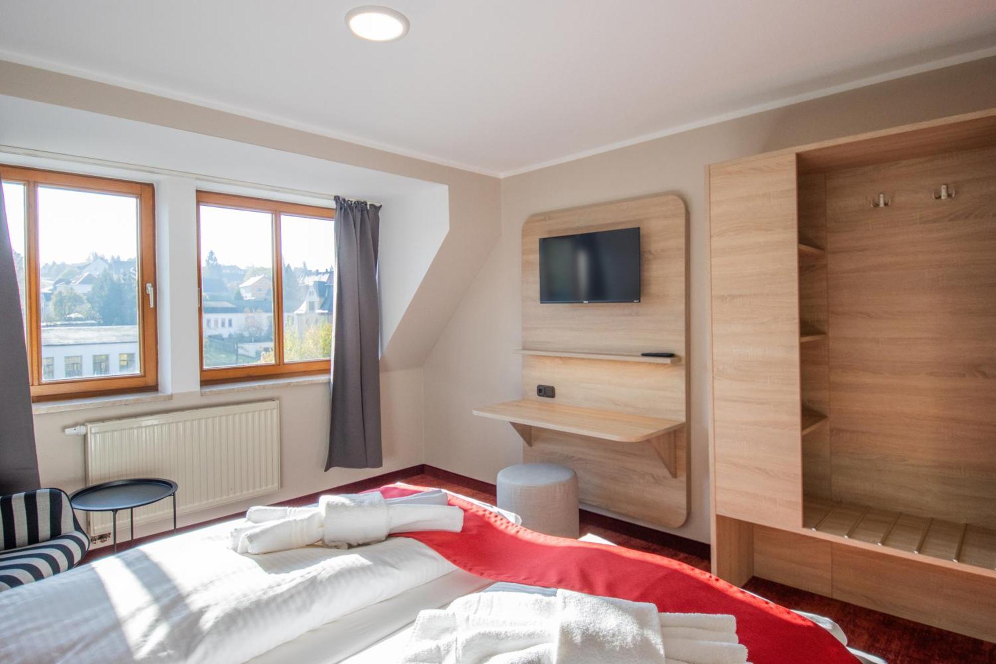 Hotel Lengenfelder Hof Lengenfeld  Екстериор снимка